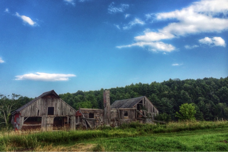 Sagging Bygone Barn (Photo: Geo Davis)