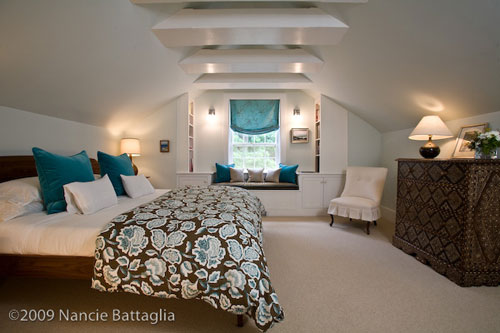 Rosslyn Attic Guest Bedroom (Credit: Nancie Battaglia)