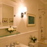 Rosslyn Guest Bathroom (Credit: Nancie Battaglia)