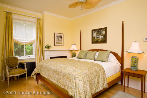 Rosslyn Guest Bedroom (Credit: Nancie Battaglia)