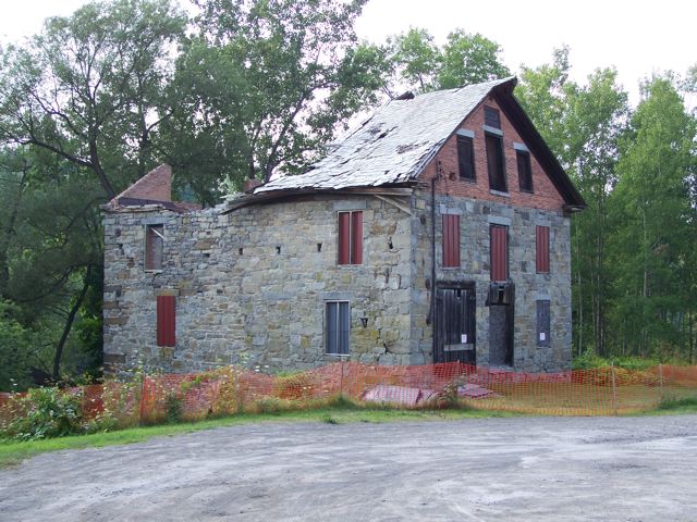 Phoenix Mills, aka W.D. Ross Mill in Willsboro, NY, summer 2009 (Source: Don Argus, Jr. via Old Abandoned Buildings of Northern New York)