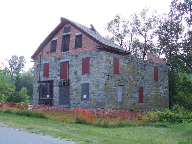 Phoenix Mills, aka W.D. Ross Mill in Willsboro, NY, summer 2009 (Source: Don Argus, Jr. via Old Abandoned Buildings of Northern New York)