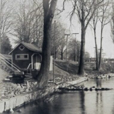 Bathhouse on Rosslyn Waterfront (Source: Todd Goff)