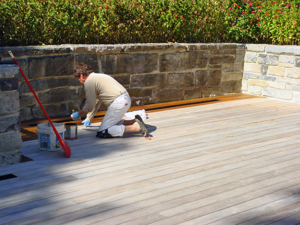 Wayne Gryk Sealing Garapa Deck, September 19, 2009 (Source: Geo Davis)