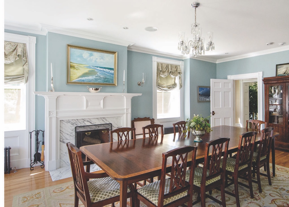 Rosslyn's Dining Room (Source: Carolyn Bates, “Beguiled into Stewardship“, Old House Journal )