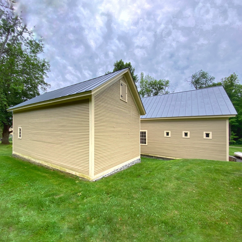 Icehouse and Carriage Barn, from Northwest (Photo: Geo Davis)