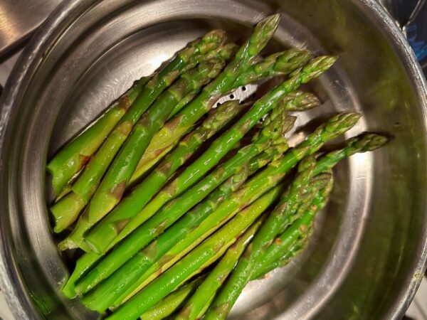 Spargelzeit: Steamed Asparagus (Photo: Geo Davis)