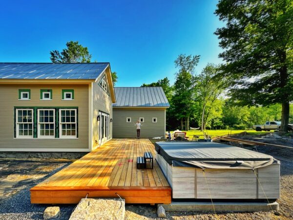 Garapa-ing Icehouse West Deck (Photo: Geo Davis)