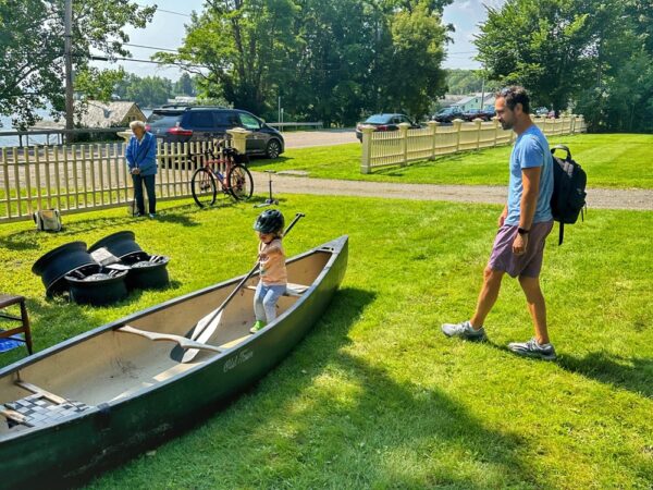 Yard Sale Paddling (Photo: Susan Bacot-Davis)