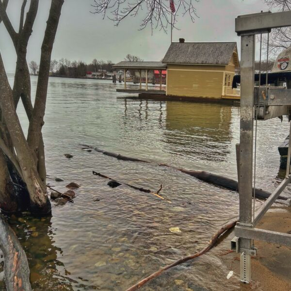 Declutter Waterfront (Photo: Glen Gehrkens)