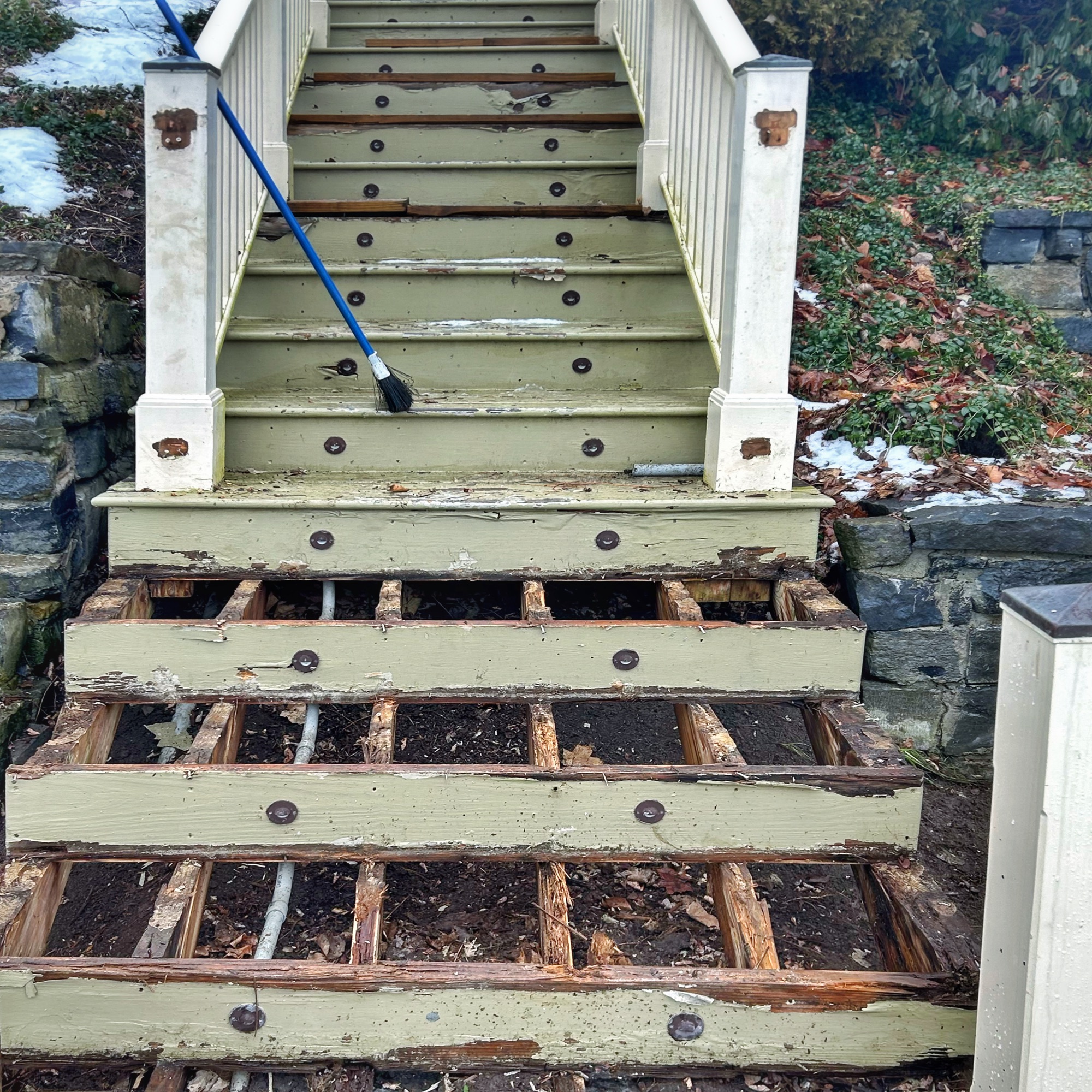 Lakeside Staircase: Demo (Photo: Glen Gehrkens)