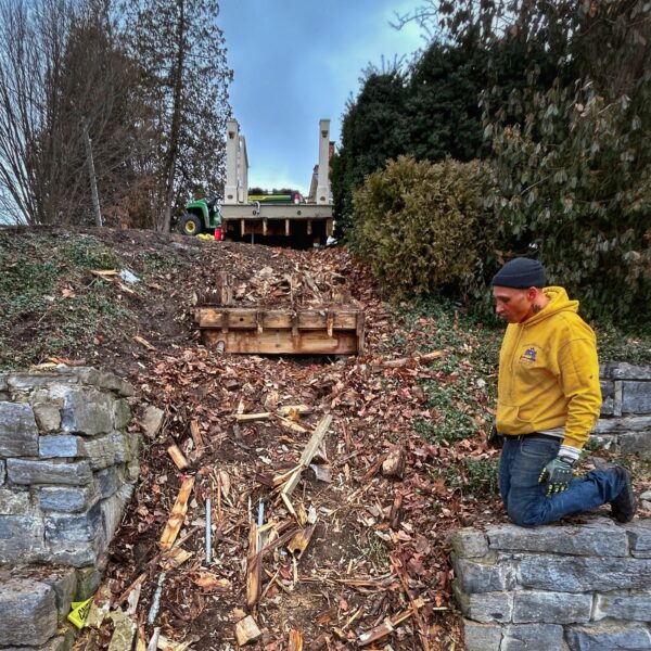 Lakeside Staircase: Tony Demo’ing (Photo: Glen Gehrkens)