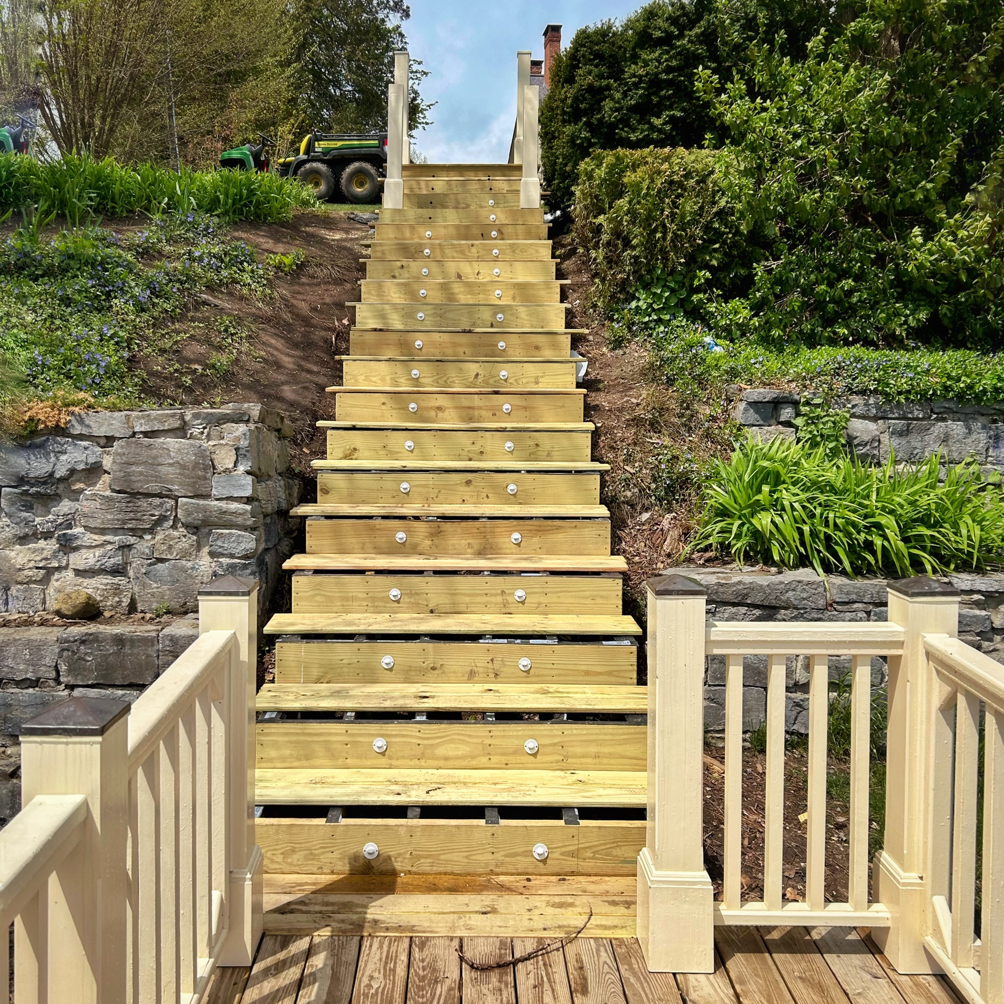 Lakeside Staircase: Lighting (Photo: Glen Gherkins)