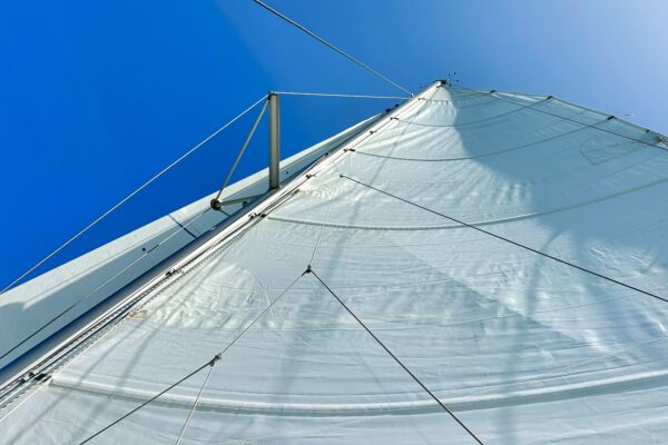 Sometimes Sailing (Photo: Geo Davis)