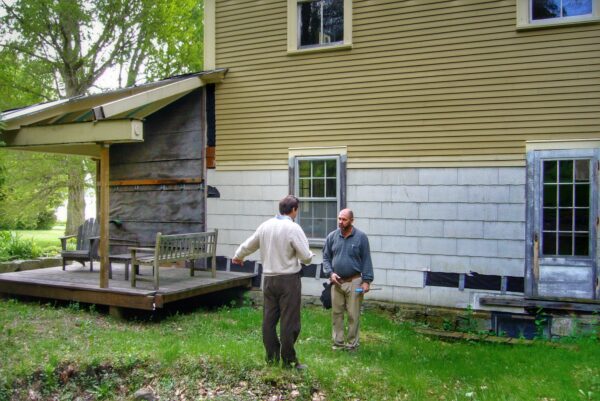 Geo Talking with Home Inspection on May 22, 2006 (Photo: Susan Bacot-Davis)